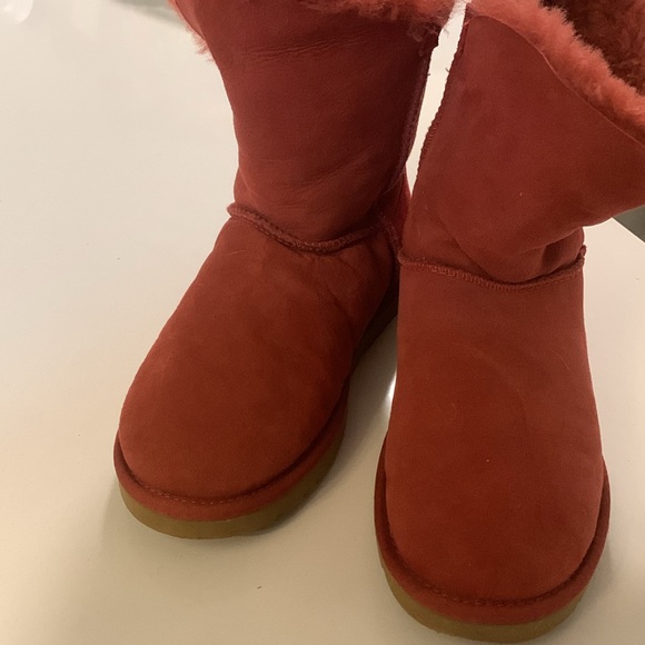 Uggs - Like new! - Picture 3 of 3